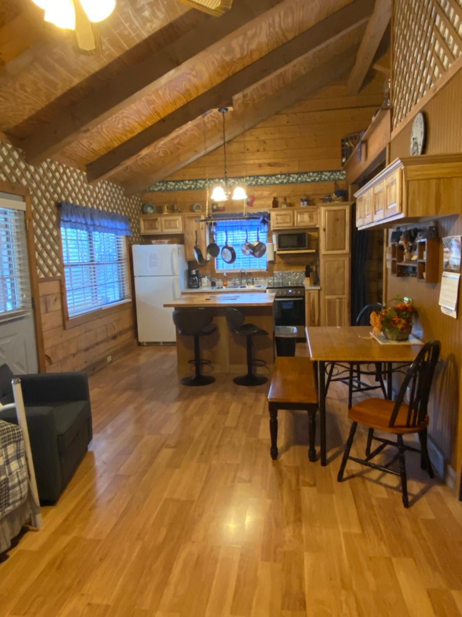 A Peace Of Heaven Cabins And Rv Vanderpool Exterior foto