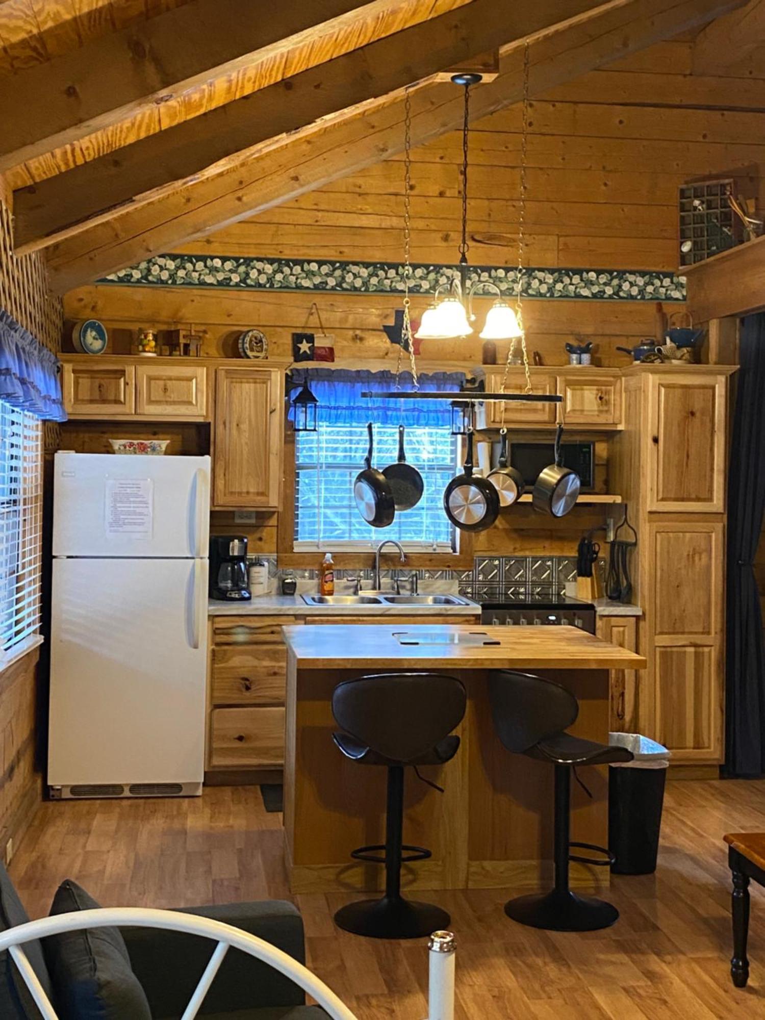 A Peace Of Heaven Cabins And Rv Vanderpool Exterior foto