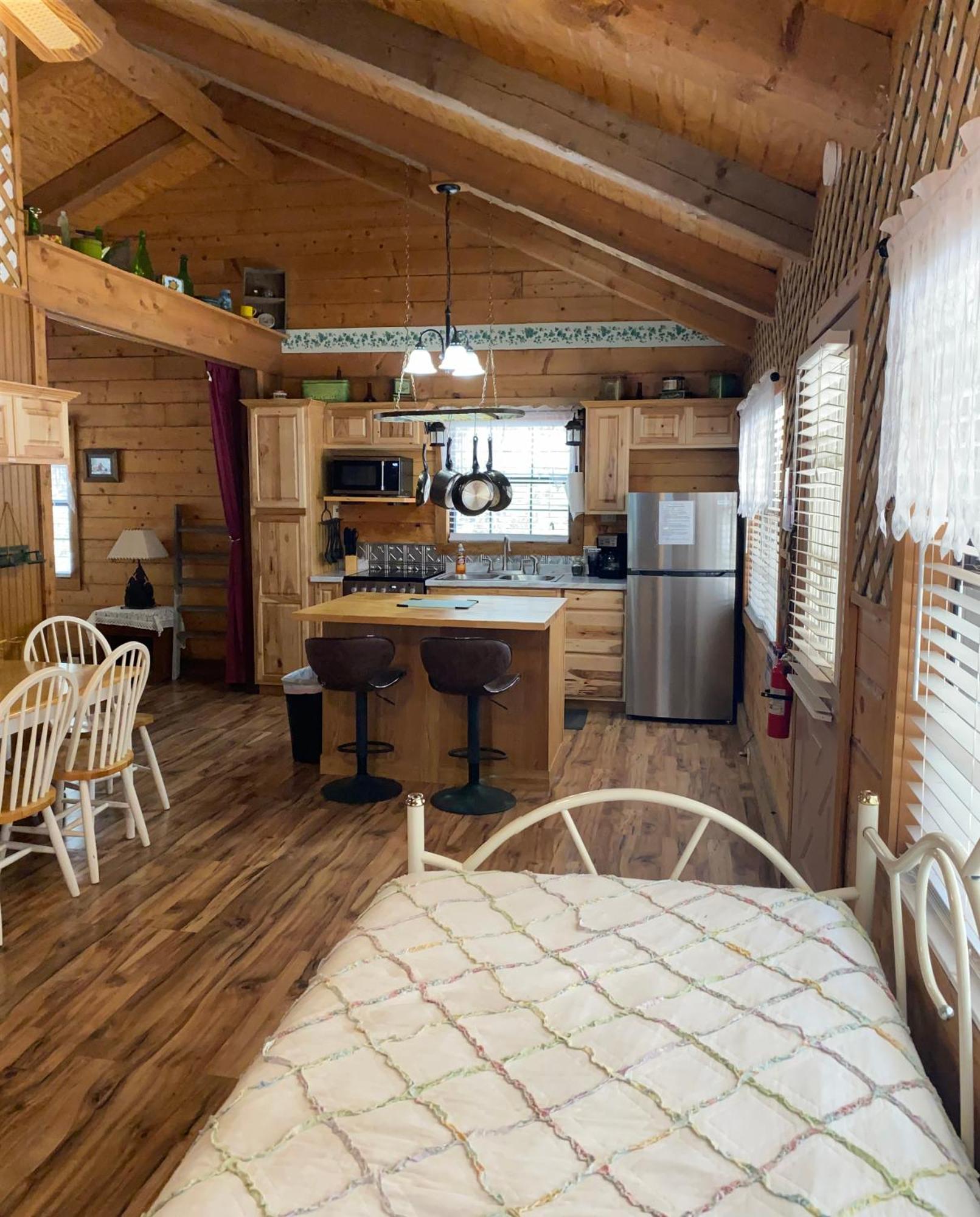 A Peace Of Heaven Cabins And Rv Vanderpool Exterior foto