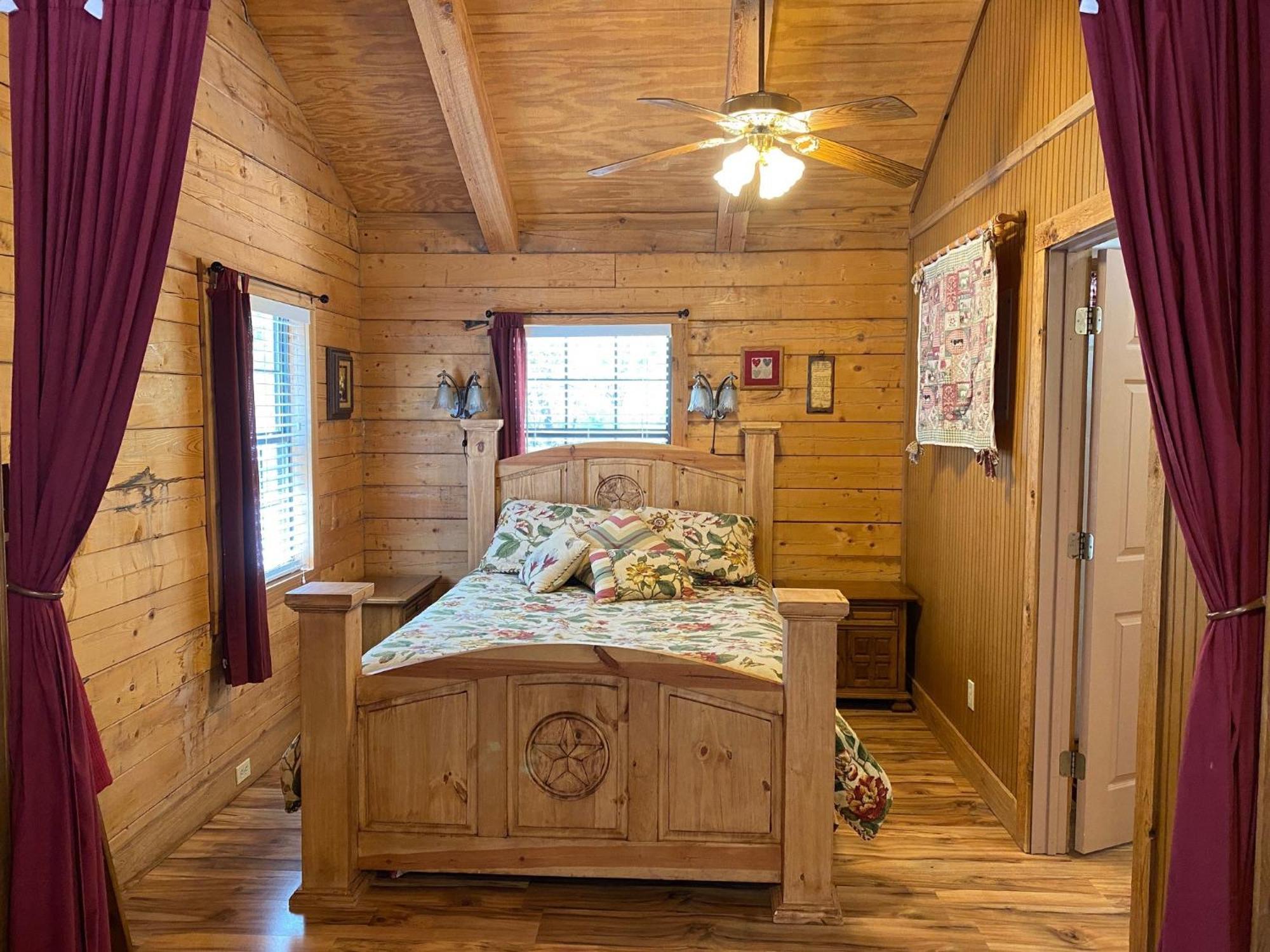 A Peace Of Heaven Cabins And Rv Vanderpool Exterior foto